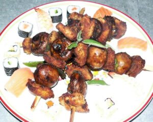 japanische Aalspieße und Sushi